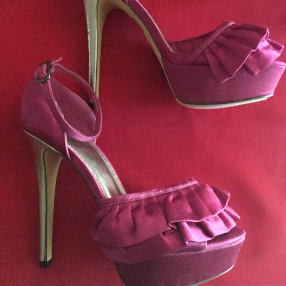 Satin platform.